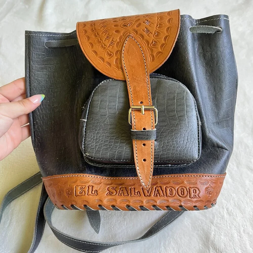 3/$30 🌟 Vintage El Salvador Leather Backpack - Picture 1 of 11